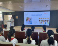学校共同携手同学也向大家介绍了保持身心健康的小妙招