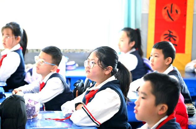 完善交通用餐寄宿资助等帮扶全面展开小班化教育变革 完善交通用餐寄宿资助等帮扶全面展开小班化教育变革